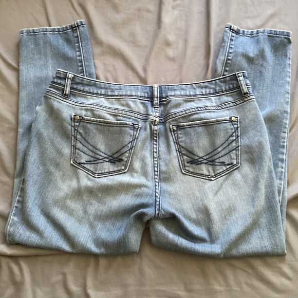 Vera Wang Jeans light wash in excellent condition - Picture 3 of 7